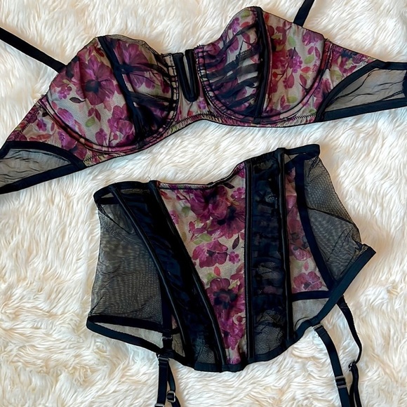 Victoria’s Secret Floral Bra and Garter Set - Picture 1 of 7